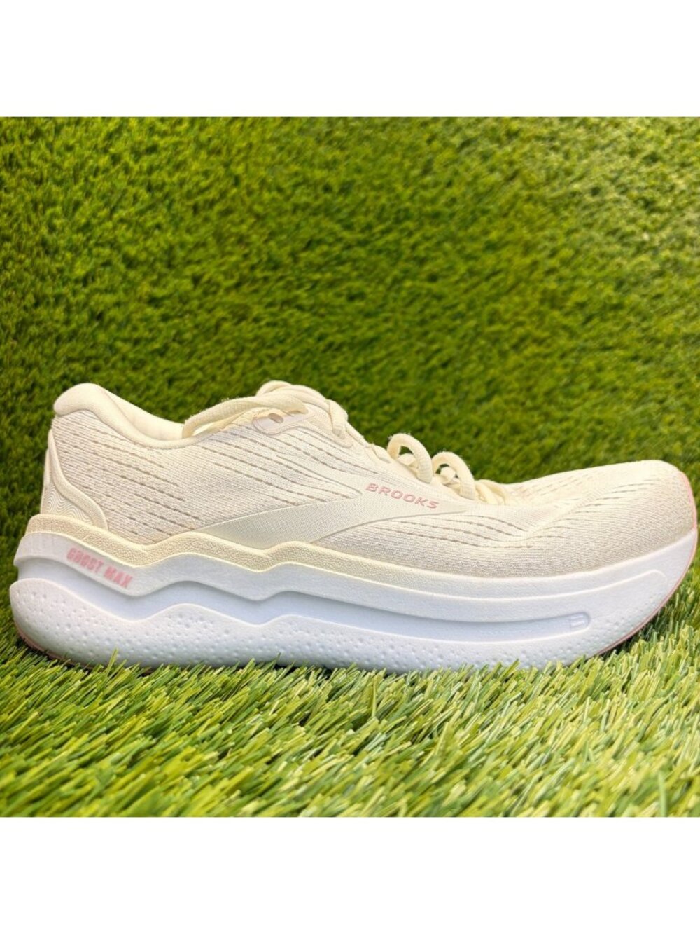 Brooks Ghost Max 2 Womens Size 7.5 Beige Athletic Running Walking Shoes Sneakers